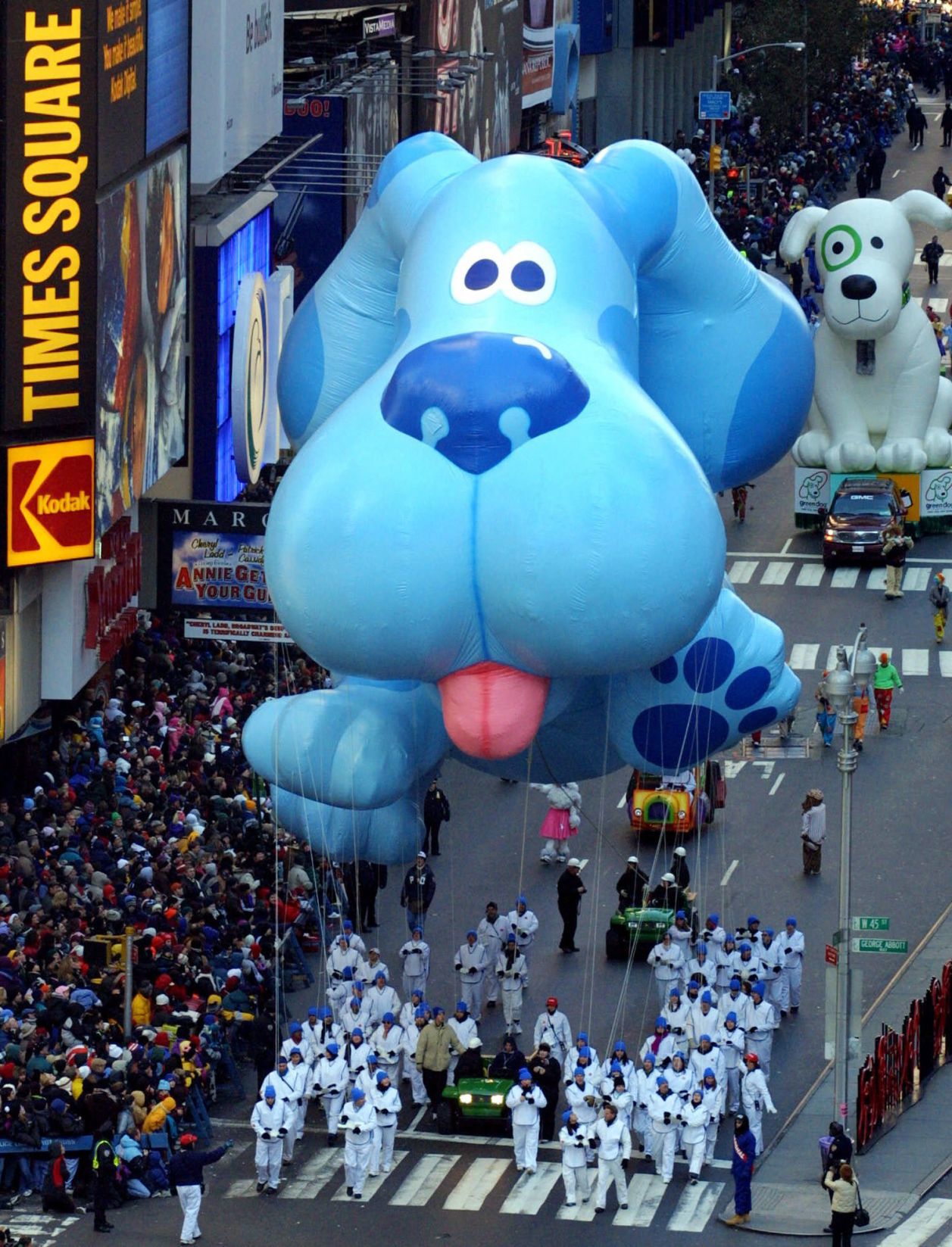Macy's, 2000